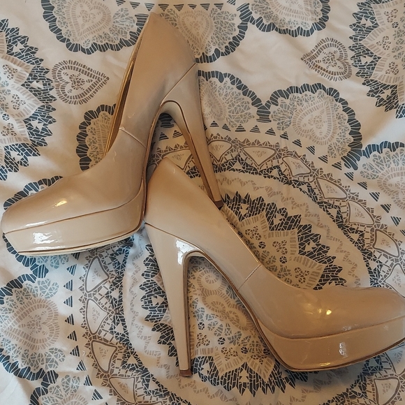 Guess platform heels, size 7 - Picture 5 of 9